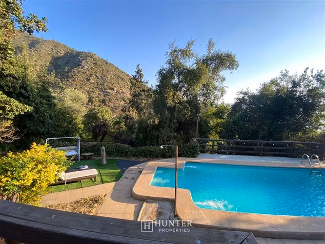 Parcela en venta, 6 dormitorios y piscina, Granizo Olmué