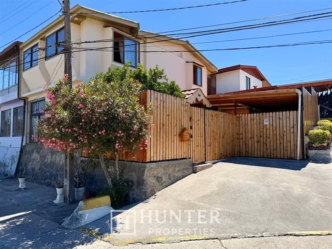 Casa en venta de 3 dorm. en Viña del Mar