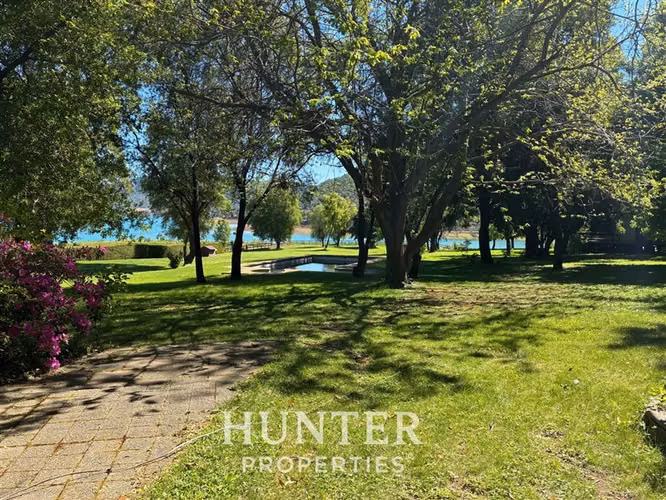 Sitio de 5 mil m2 y 3 casas, 2 piscin en colbun lado norte