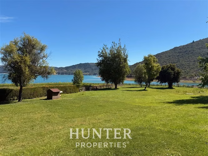 Terreno de 5.000 m2 y 3 casas, piscina en colbun lado norte