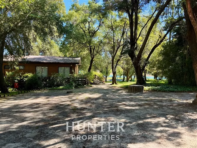 Terreno de 5.000 m2 y 3 casas, piscina en colbun lado norte
