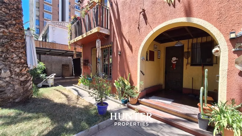 Casa OPORTUNIDAD en Ñuñoa 245mts2 - 460mts totales terreno