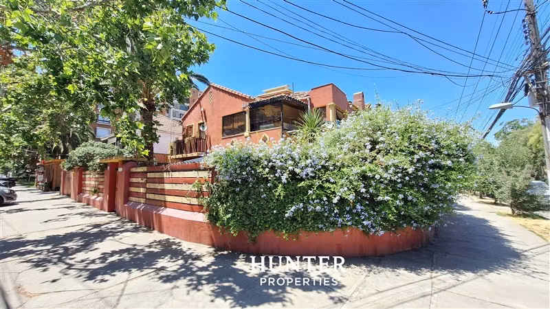 Casa OPORTUNIDAD en Ñuñoa 245mts2 - 460mts totales terreno