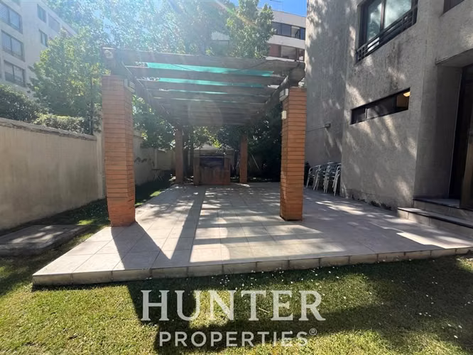 Departamento en venta de 3 Dorm. 3B. 1E. 1B Las Condes