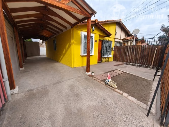 Casa en Renca con terreno de 140m