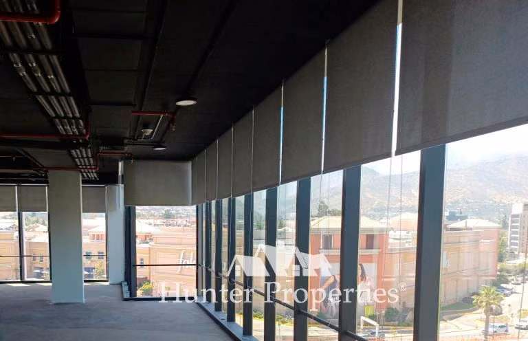 Oficina en arriendo en Lo Barnechea La Dehesa cerca Portal