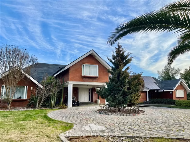 Casa de lujo amplia en venta de 5D 3B. las brisas de Unihue