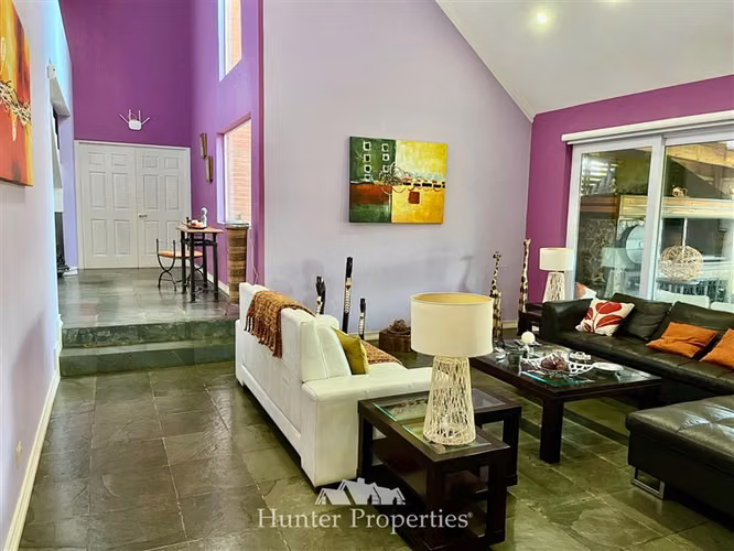 Casa de lujo amplia en venta de 5D 3B. las brisas de Unihue