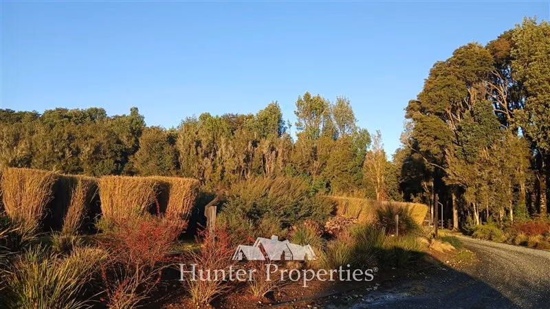 Parcela con pradera y vista volcán en venta en Puerto Varas