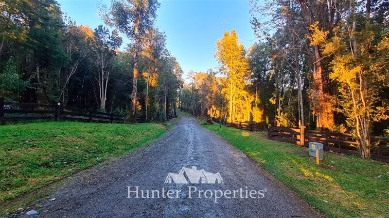 Parcela con pradera y vista volcán en venta en Puerto Varas