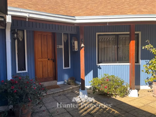 Casa en venta de 5D con piscina, 180m2 viila Esmeralda Talca