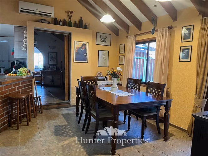Casa en venta de 5D con piscina, 180m2 viila Esmeralda Talca