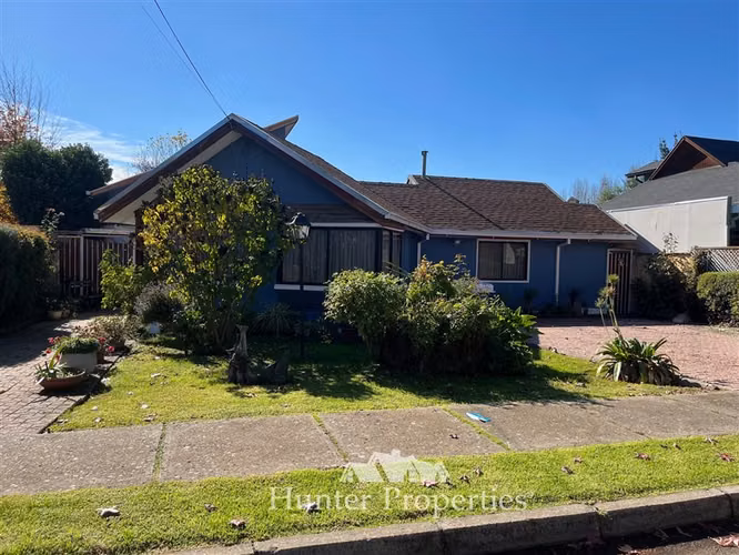Casa en venta de 5D con piscina, 180m2 viila Esmeralda Talca