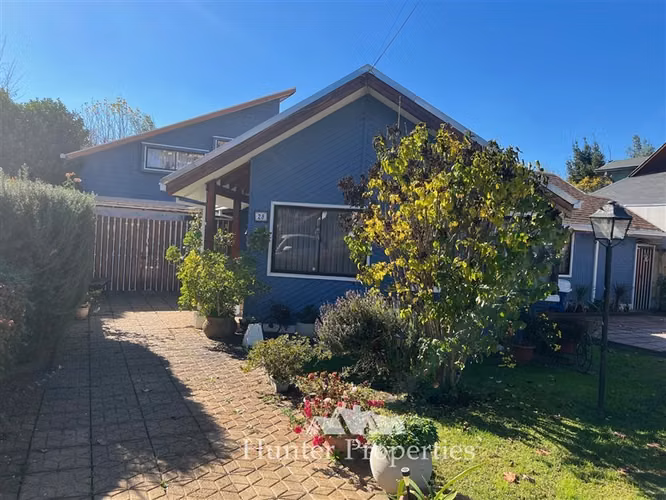Casa en venta de 5D con piscina, 180m2 viila Esmeralda Talca