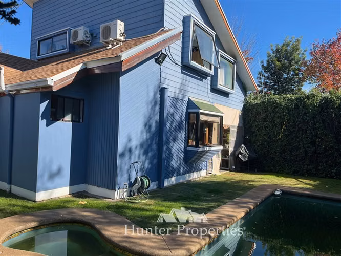 Casa en venta de 5D con piscina, 180m2 viila Esmeralda Talca