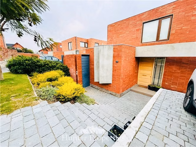 Casa en venta de 4 dorm. en Peñalolén sector las Pircas