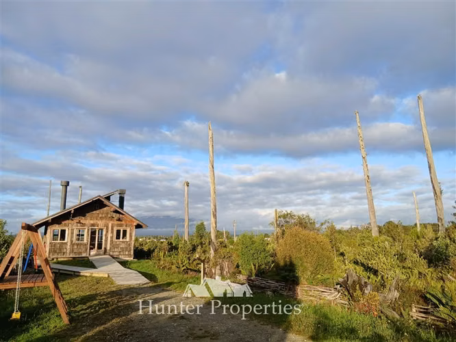 Parcela con laguna y bosque nativo en venta en Puerto Varas