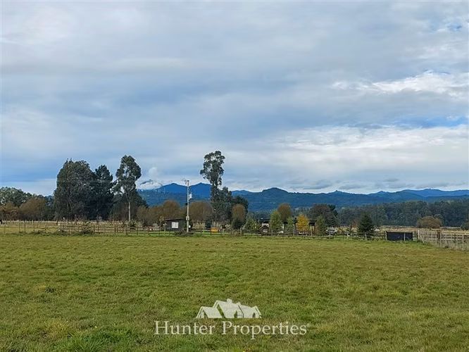 Parcela vista a la cordillera, cerca del Lago Ranco con agua