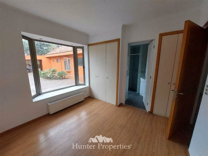 Moderna Casa en condominio. Piscina- jardines-quincho 7D-6B