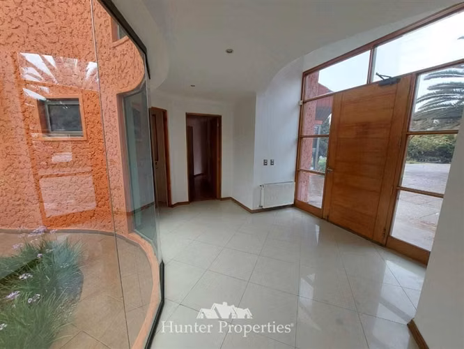Moderna Casa en condominio. Piscina- jardines-quincho 7D-6B