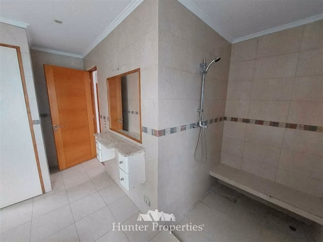 Moderna Casa en condominio. Piscina- jardines-quincho 7D-6B
