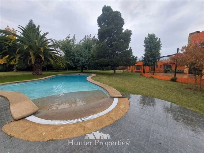 Moderna Casa en condominio. Piscina- jardines-quincho 7D-6B