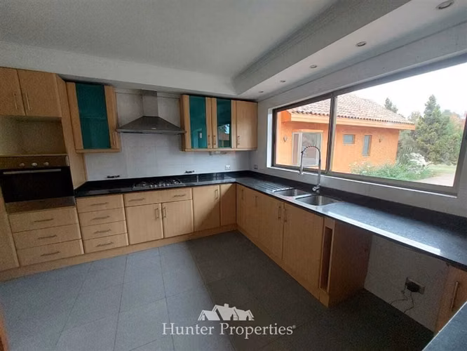 Moderna Casa en condominio. Piscina- jardines-quincho 7D-6B