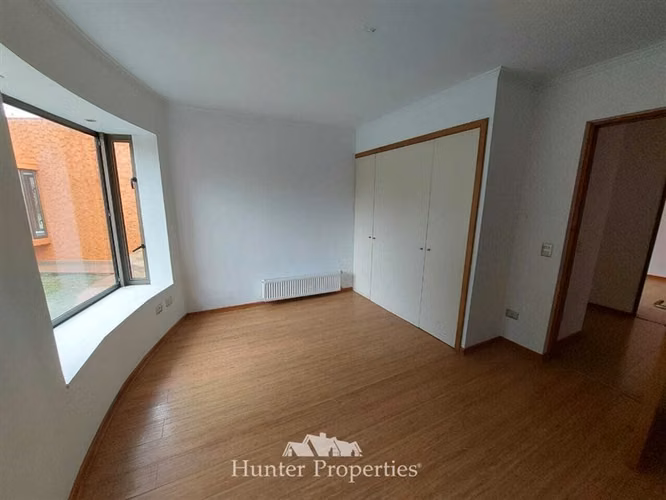 Moderna Casa en condominio. Piscina- jardines-quincho 7D-6B