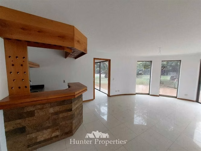 Moderna Casa en condominio. Piscina- jardines-quincho 7D-6B