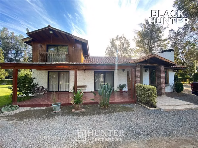 Casa en venta de 5 dorm. en Mostazal La Punta