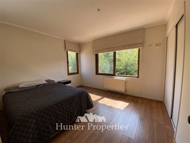 Casa Impecable Colina: Jardín Formado y Seguridad Total