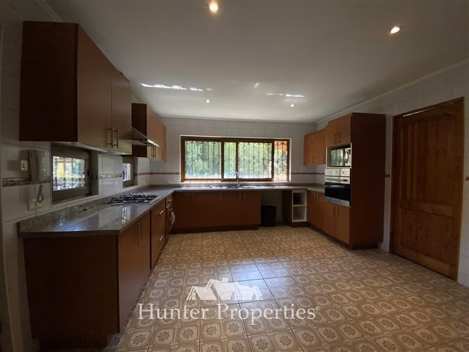 Casa Impecable Colina: Jardín Formado y Seguridad Total - Imagen 40