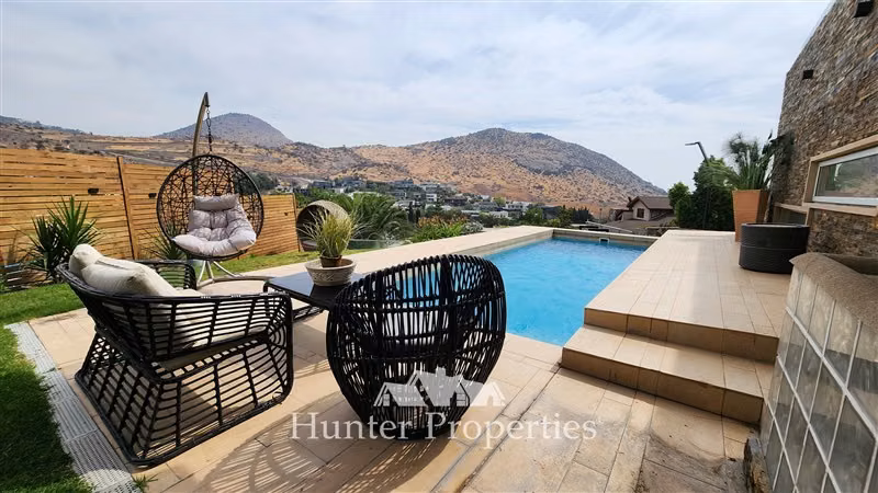 Casa en venta de 5D y 5B en Cond La Reserva. Colina