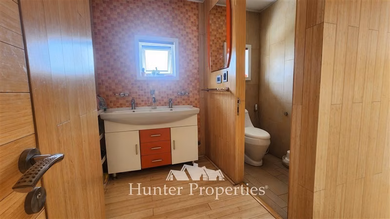 Casa en venta de 5D y 5B en Cond La Reserva. Colina