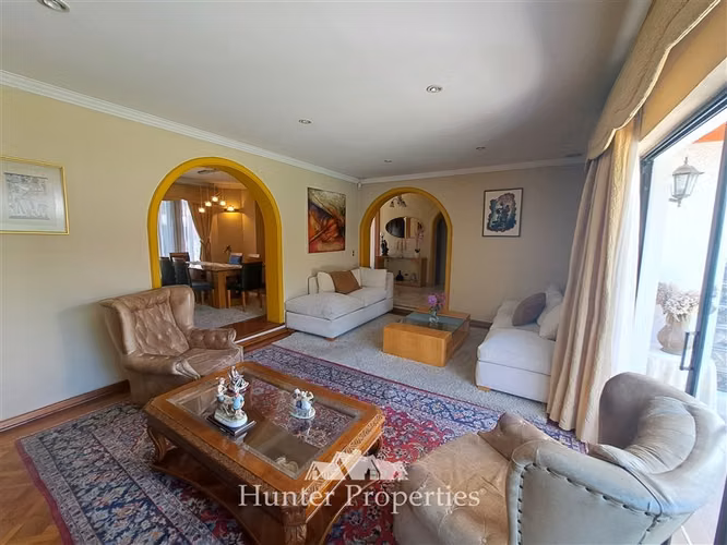 Casa en venta de 5 dorm. en Las Condes