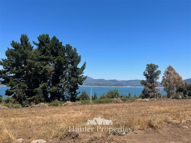 Terreno plano en venta en el Lago Colbún, condominio mirador