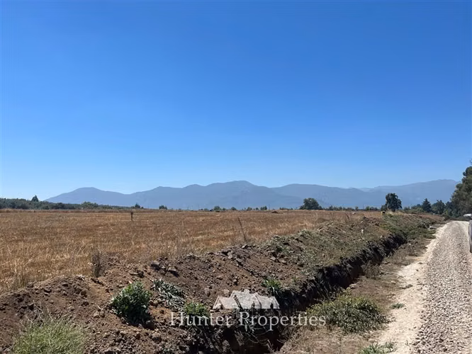 Terreno plano en venta en el Lago Colbún, condominio mirador