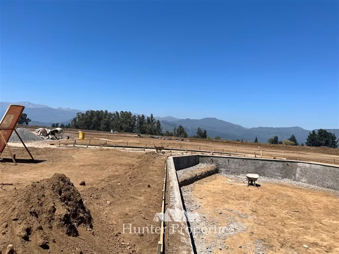Terreno plano en venta en el Lago Colbún, condominio mirador
