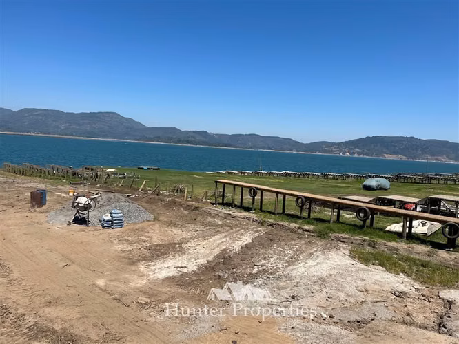 Terreno plano en venta en el Lago Colbún, condominio mirador