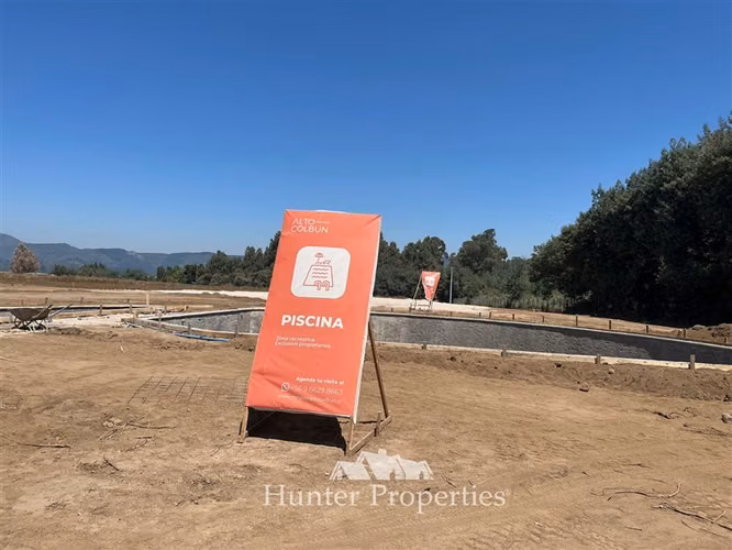 Terreno plano en venta en el Lago Colbún, condominio mirador