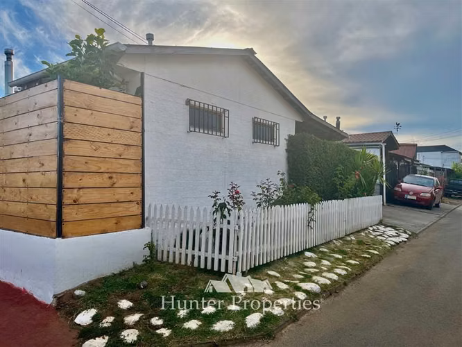 Casa remodelada en venta de 3D. en Colbún proxima a la plaza