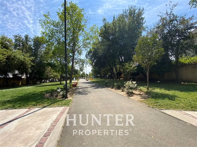 Casa Condominio venta de 4 dorm. en Peñalolén Parque Quilin