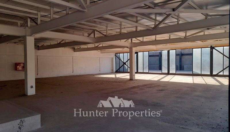 Local 611 M2 2 plantas Paseo Puente con San Pablo