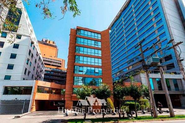 Oficina Habilitada con Privados en arriendo Las Condes Metro