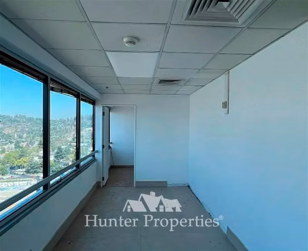 Oficina en arriendo en Las Condes Sanhattan Metro Tobalaba