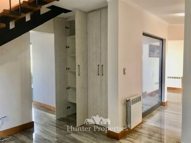 se vende moderna casa en condominio privado, calle 10 norte.