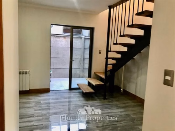 se vende moderna casa en condominio privado, calle 10 norte.
