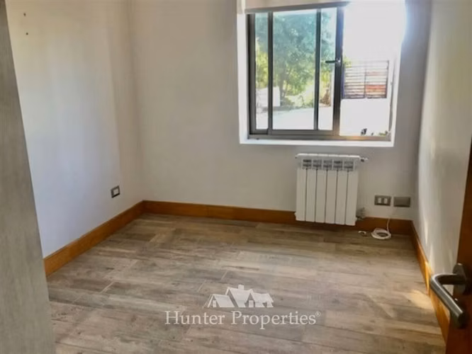 se vende moderna casa en condominio privado, calle 10 norte.