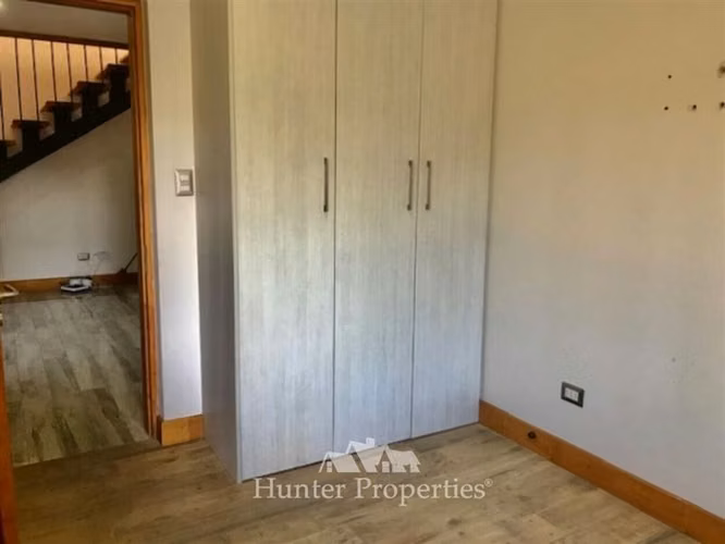 se vende moderna casa en condominio privado, calle 10 norte.