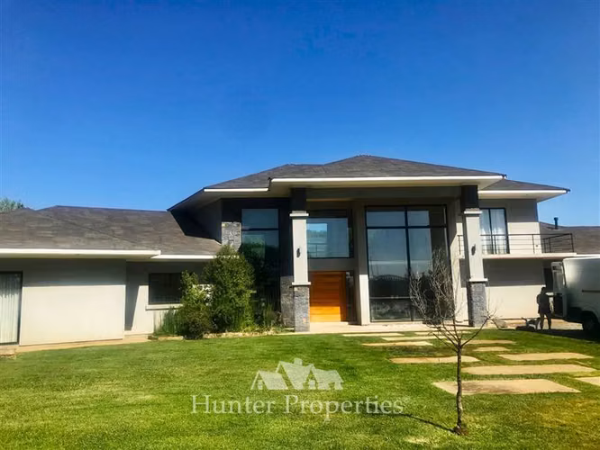 Casa en venta en oferta de 5D 5B de 579 M2 en Unihue Talca